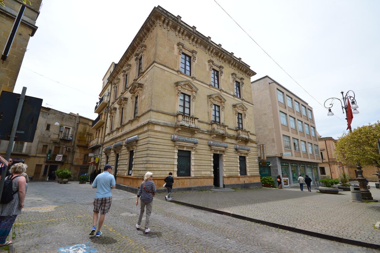 Centro Sicilia Rooms-Suites & Terrace Enna Bagian luar foto